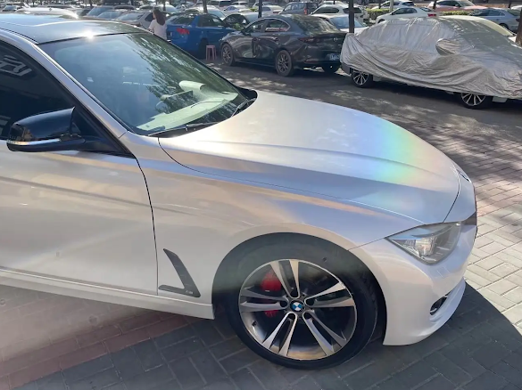 Gloss Rainbow Iridescent White
