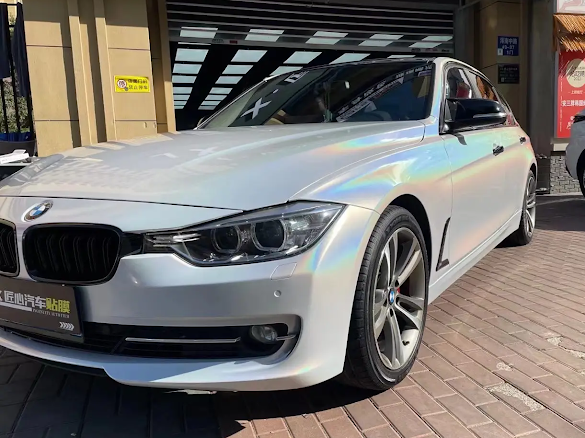Gloss Rainbow Iridescent White