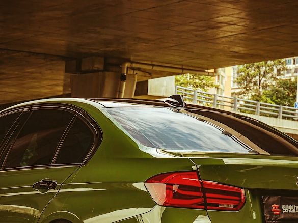 Gloss Crystal Racing Green