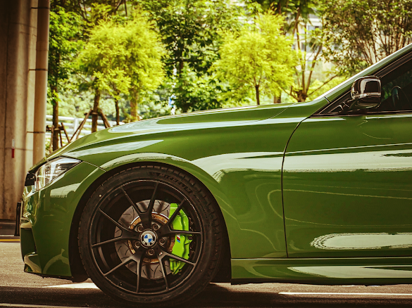 Gloss Crystal Racing Green