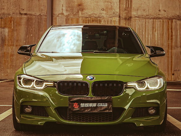 Gloss Crystal Racing Green
